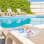 Bermudas - Moradia Tranquila Com Piscina Aquecivel E Bbq Em *