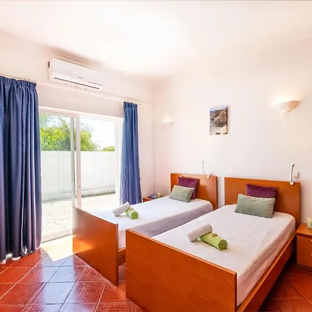 Bermudas - Moradia Tranquila Com Piscina Aquecivel E Bbq Em 别墅 *