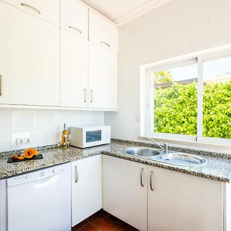 Bermudas - Moradia Tranquila Com Piscina Aquecivel E Bbq Em 别墅 *