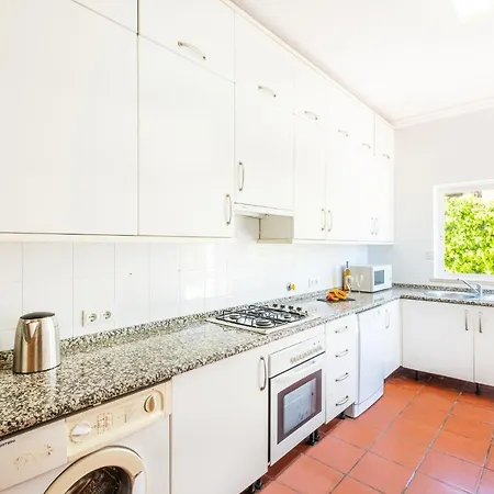 Bermudas - Moradia Tranquila Com Piscina Aquecivel E Bbq Em * Албуфейра